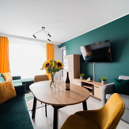 Appartement Uroczy Apartament Obok Sky Towera à Wrocław Extérieur photo