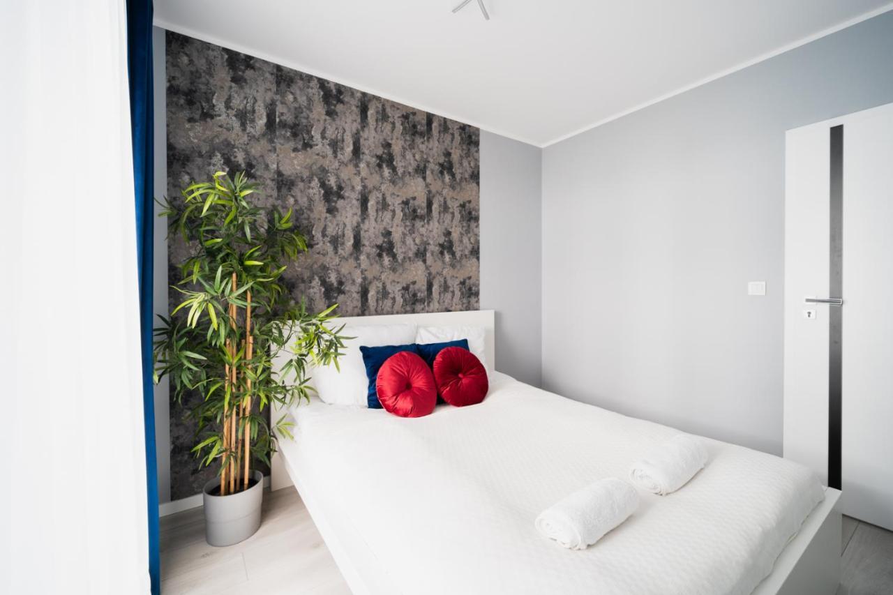 Appartement Uroczy Apartament Obok Sky Towera à Wrocław Extérieur photo